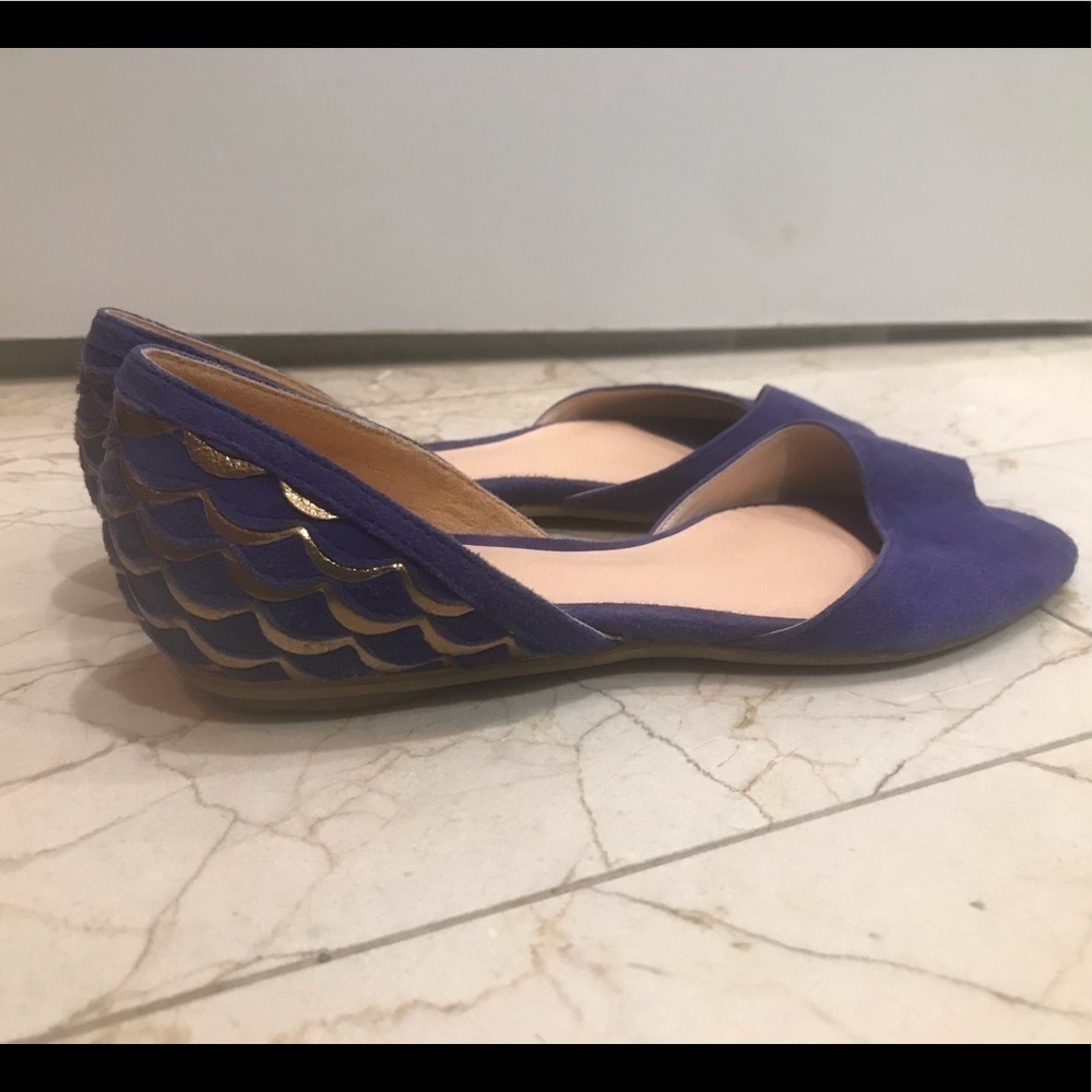 Lillybee designer Goldie in purple flats with bag